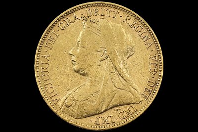 Libra Vitória Viúva com Manto 1900 M Grã-Bretanha