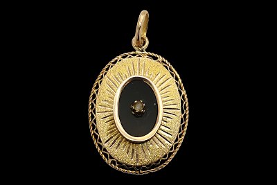 Medalha Oval Pérola Ónix