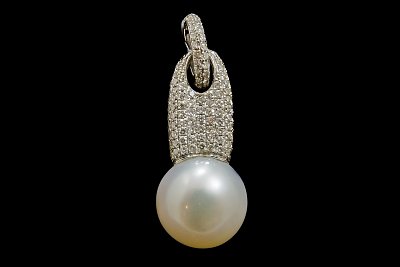 Diamonds Pearl Pendant